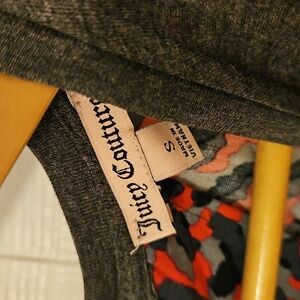 Stylish Sleeveless Top. Size Small